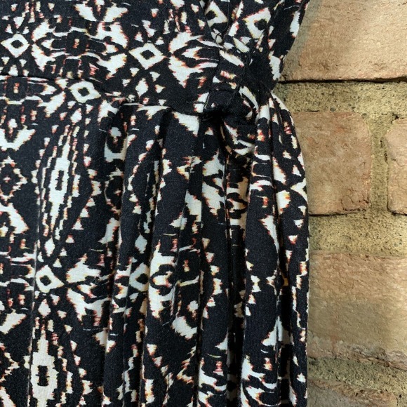 Banana Republic - Cap Sleeved Wrap Dress - Size Small - Black Aztec Pattern - Picture 3 of 13
